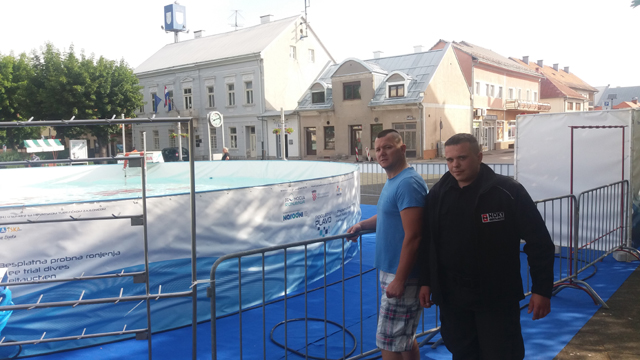 Jutros je na Trgu osvanuo bazen s toplom vodom                                                                                                                                                                                                            